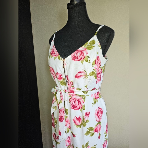 New + Tag Guess Womens Size Large Pink Roses Flower Pant White Jumpsuit Romper - Picture 4 of 9